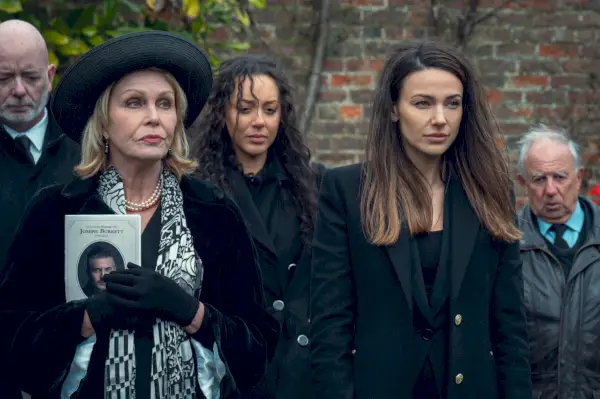 joanna lumley, michelle keegan, narre mig en gang