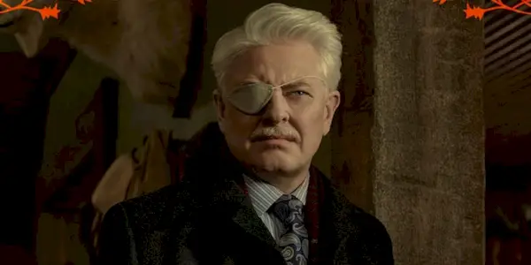 Dave Foley indossa una benda sull'occhio a Fargo