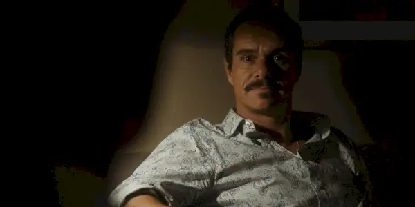 Lalo parle à Jimmy dans Better Call Saul
