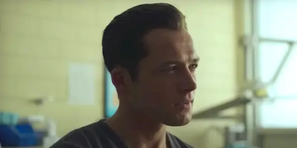 Taron Egerton nel ruolo di Jimmy Keene in L'uccello nero