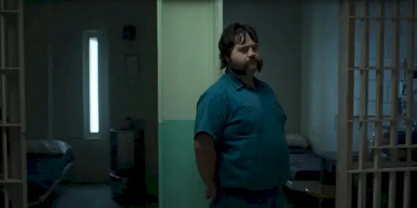 Paul Walter Hauser nel ruolo di Larry Hall in L'uccello nero
