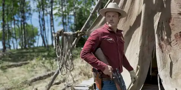 シーズン1で銃を構えるジョー・ピケット