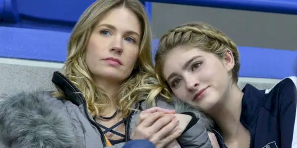January Jones et Willow Shields dans Spinning Out