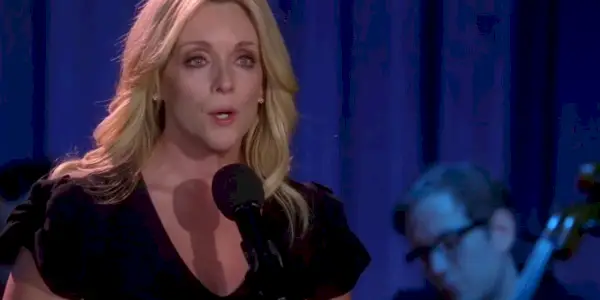 Jenna Maroney synger på scenen i 30 Rock