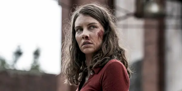 Lauren Cohan som Maggie i The Walking Dead, blodig og ser trodsig ud.