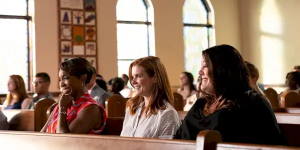 Heather Headley, JoAnna Garcia Swisher og Brooke Elliott i Sweet Magnolias sæson 1 på Netflix