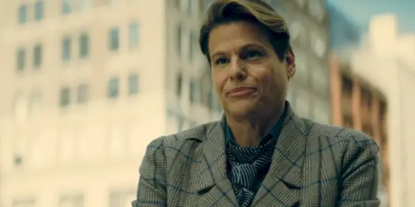 Alexandra Billings como Lowbeer em Peripheral