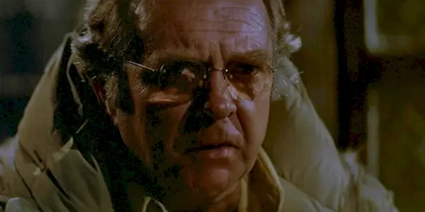 Blair interroge Clark dans The Thing