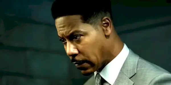Brian J. White como Jeffrey Bowen parecendo zangado em The Black Hamptons.