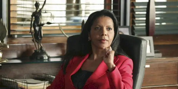 Penny Johnson Jerald ako kapitánka Victoria Gates ABC Castle.
