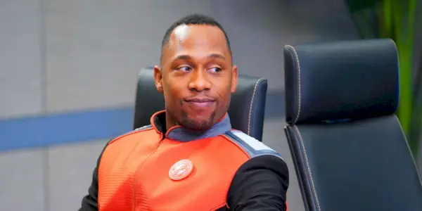 J. Lee vyzerá nádejne ako John LaMarr v The Orville.