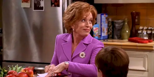 Evelyn Harper sa v Charliem usmieva
