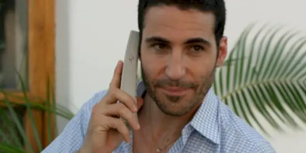 Franklin på telefonen i Narcos