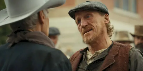 Jerome Flynn nei panni di Banner Creighton affronta Jacob Dutton nel 1923.