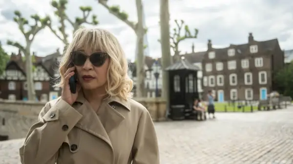 Sandra oh as eve, killing eve, 4 sezona