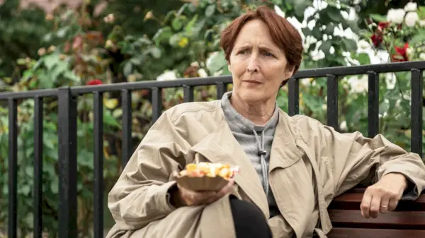 fiona Šova kā Carolyn cauns, killing eve 4. sezonas 5. sērija