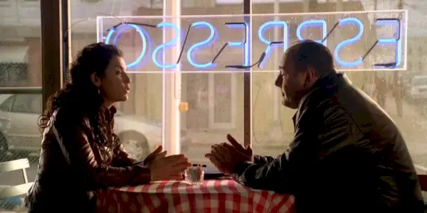 Julianna se encontrando com Tony para tomar um café em Os Sopranos