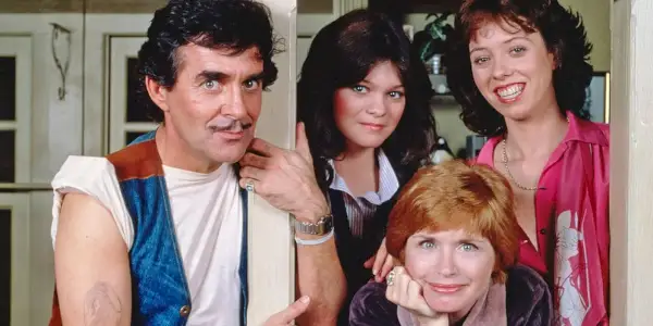 Obsadenie súboru One Day At A Time sa usmieva do kamery