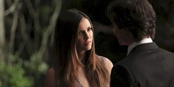 Elena et Damon dansent dans The Vampire Diaries