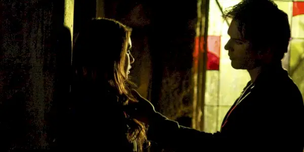 Damon et Elena se disent au revoir dans The Vampire Diaries