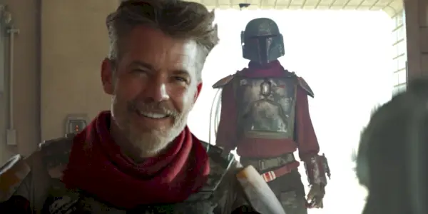 Timothy OIyphant como The Marshal Cobb Vanth com Boba Fett Armor na 2ª temporada de The Mandalorian