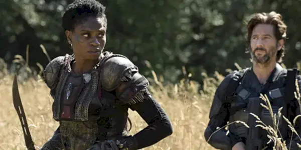 Indra og Kane leder en søgegruppe i The 100 sæson 3