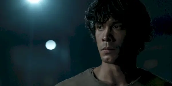 Bob Morley som Bellamy Blake ser bekymret ud i The 100