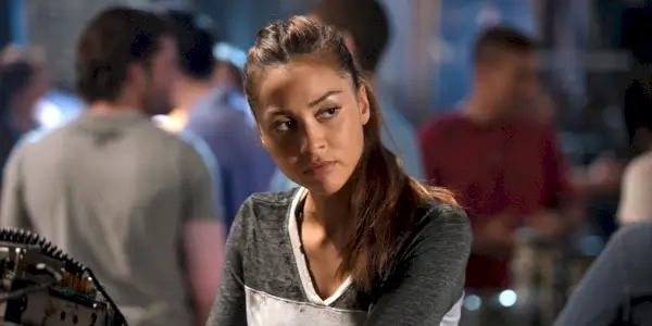 Raven ser vred ud i The 100
