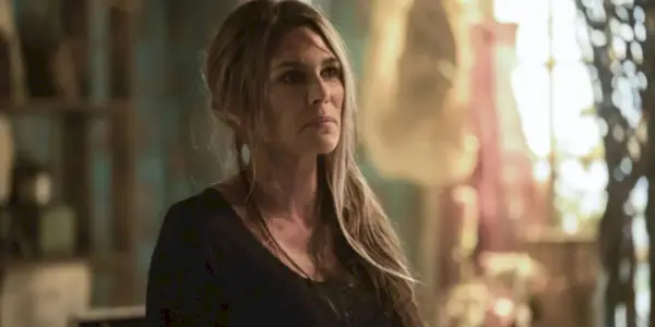 Abby i et soloplyst rum i The 100 Season 5