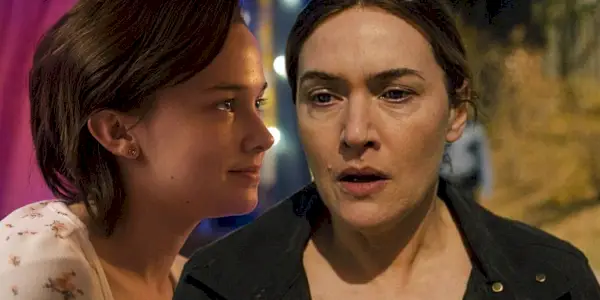 Un collage de Erin mirando hacia un lado con Mare mirando hacia abajo en estado de shock en Mare of Easttown.