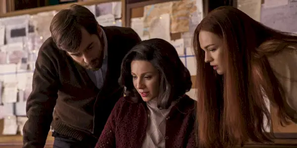 Roger, Claire og Brianna ind