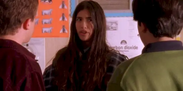 Reese e Malcolm conversando com Cynthia na escola em Malcolm in the Middle
