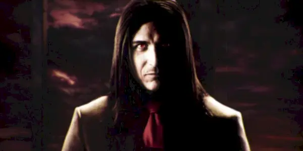 L'attore live-action G.Russel Reynolds interpreta Calypso, che si erge minacciosamente nel videogioco Twisted Metal 2012.
