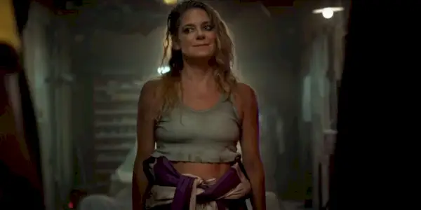 Miranda Watts in Metallo contorto