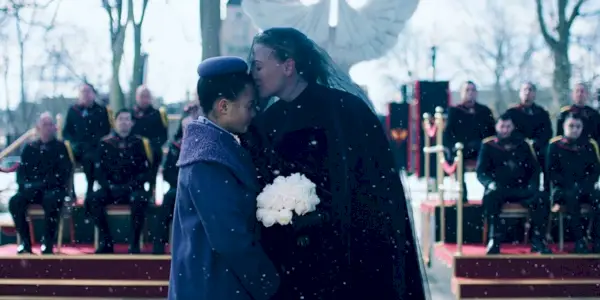 Hannah a Serena Joy v The Handmaids Tale Season 5 Episode 2
