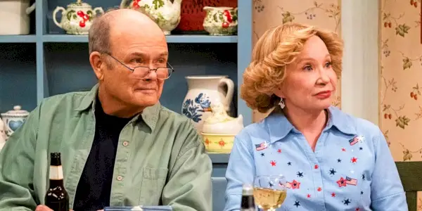 Kitty e Red na cozinha em That 90s Show