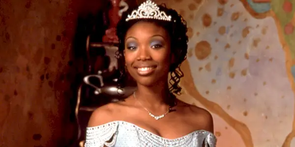 Brandy sourit comme Cendrillon.