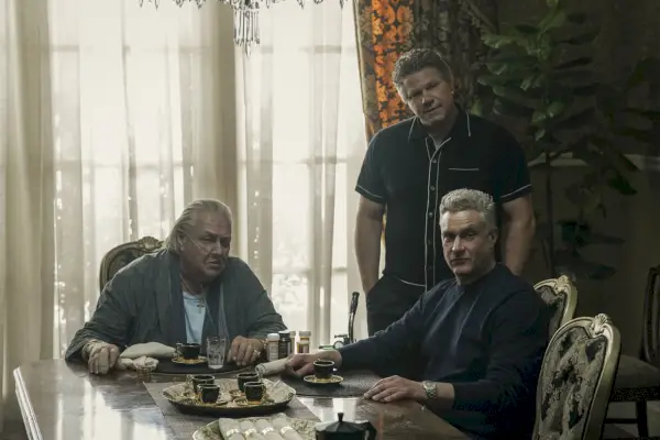 ac peterson, chris caldovino e domenick lombardozzi in tulsa king
