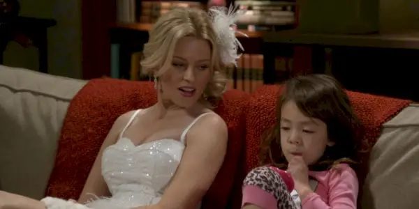 Sal snakker med Lily i Modern Family