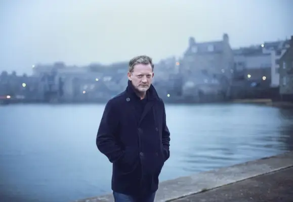 Douglas Henshall jako Di Jimmy Perez w szetlandzkiej serii 4