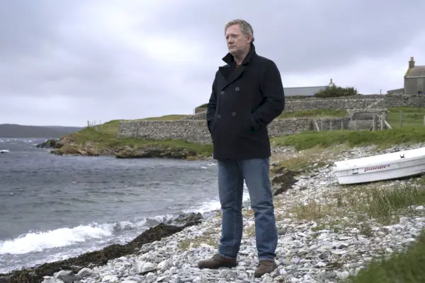 Douglas Henshall na Szetlandach