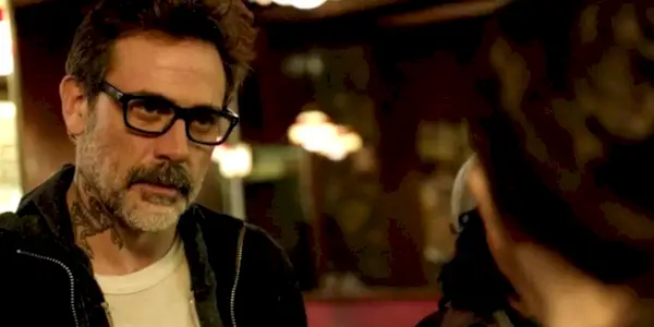 Jeffrey Dean Morgan como Charlie en Shameless.