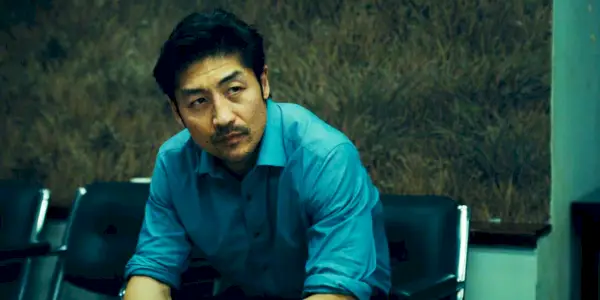 Brian Tee als Clarke in Expats-Folge 4