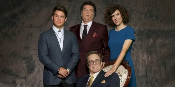 Familienfoto von The Righteous Gemstones mit Adam DeVine als Kelvin, Danny McBride als Jesse, Edi Patterson als Judy und John Goodman als Eli