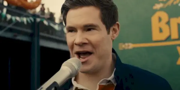 Adam DeVine singt in Bumper in Berlin