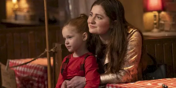 Franny y Debbie durante el final de la serie Shameless