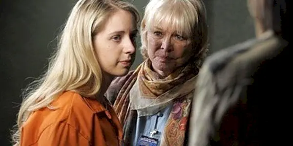 Deux personnages tristes dans l'épisode Swing de SVU