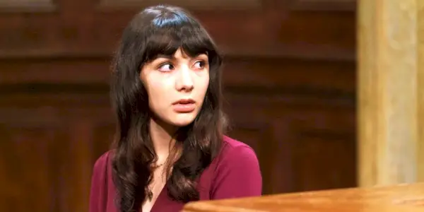 Evie sur le stand dans l'épisode SVU Pornstar