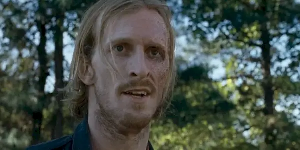 Dwight des Sauveurs de Walking Dead au visage brûlé