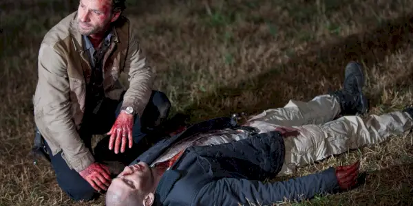 Rick mata a Shane en The Walking Dead.